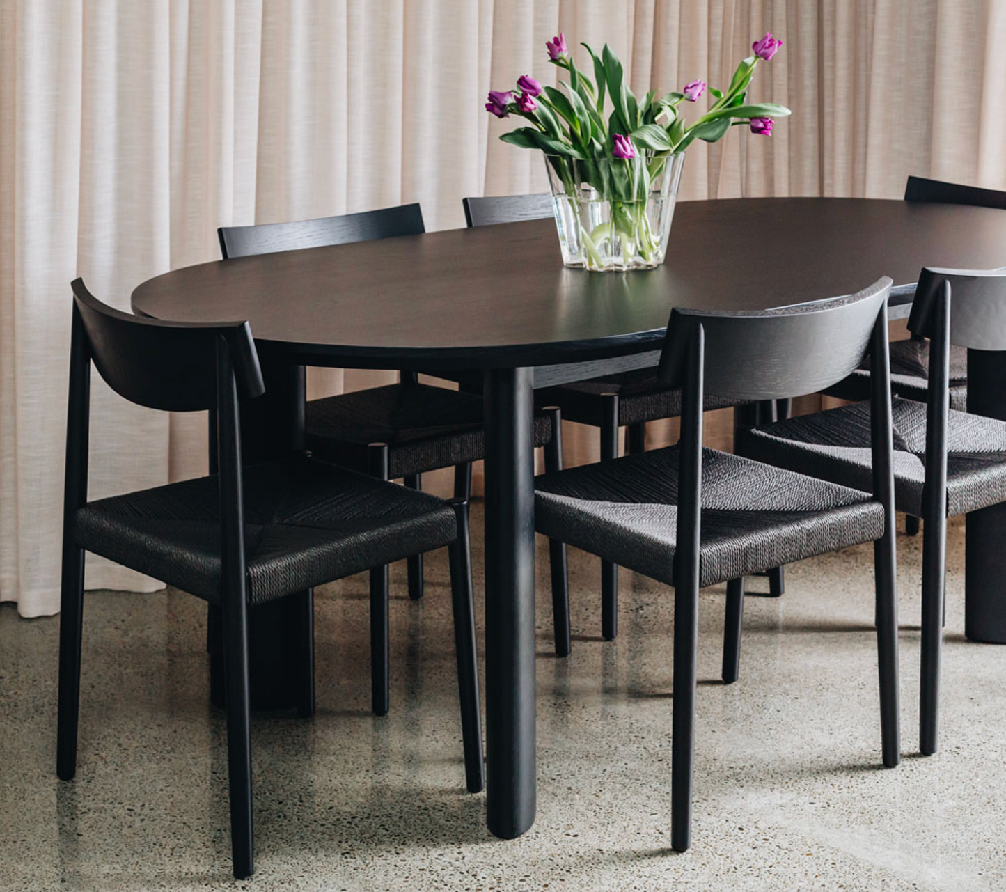 Kontur Dining Table